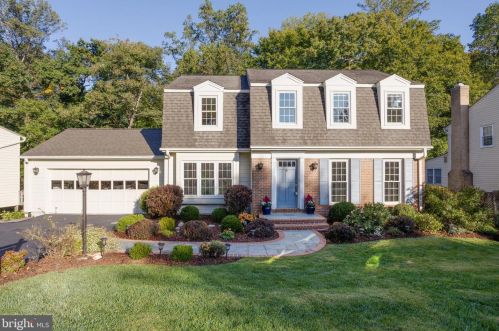 4808 King Solomon Dr, Annandale, VA 22003-4041