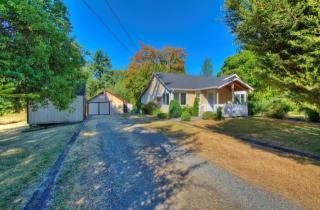 10404 Aqueduct Dr, Tacoma, WA 98445-1827