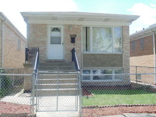 5203 Carmen Ave, Chicago, IL 60630-2210