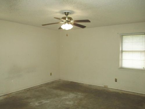 1800 Lk Shr Ct, Fort Worth TX  exterior