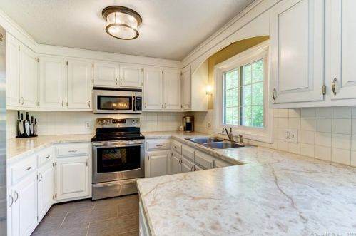 39 Bilton Rd, Somers, CT 06071-1043