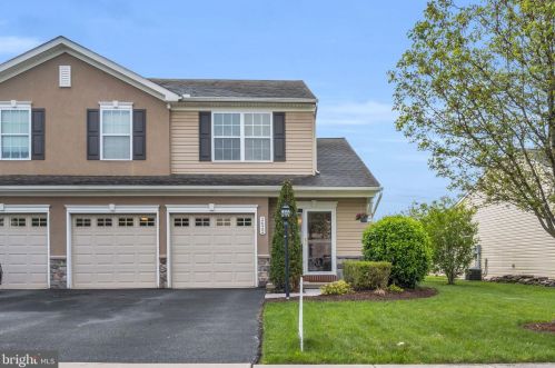 2622 Brownstone Dr, York, PA 17315-3698