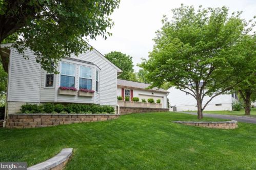 1413 Valebrook Ln, Herndon, VA 20170-2544