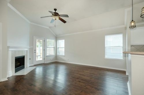121 Greenside Ln, Georgetown, TX 78633-4396