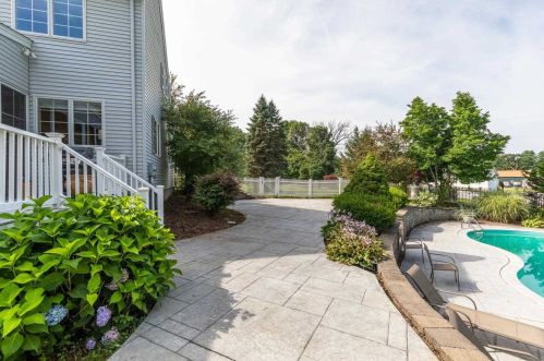 190 County Farm Cross Rd, Dover NH  03820-6006 exterior