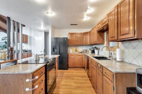 7037 Comanche Trl, Austin TX  78732-1006 exterior