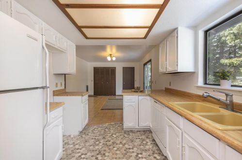 10556 Jeffrey Way, Truckee CA  96161-2518 exterior