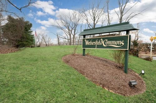 22 Fox Ridge Cres, Warwick, RI 02886-1705