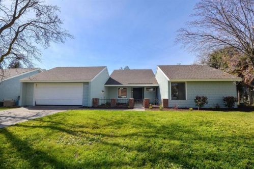 504 Accornero St, Madera, CA 93637-4318