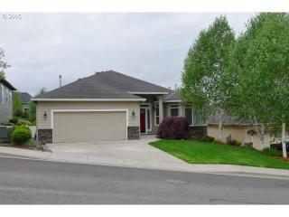 3233 39th Ct, Washougal, WA 98671-8922