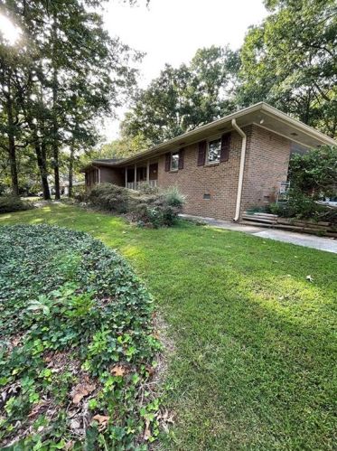 5021 Green Oak Dr, Lilburn, GA 30047-5528