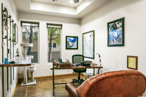 340 Snow Cyn Dr, Kayenta UT 84738-6041 exterior