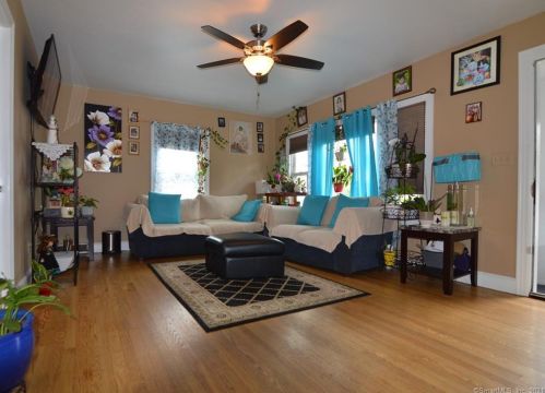 17 Rosedale Ave, Waterbury, CT 06705-2734