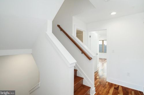 146 Front St, Philadelphia PA 19106-0020 exterior