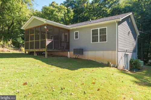 107 Featherbed Ln, Harpers Ferry WV 25425-4982 exterior