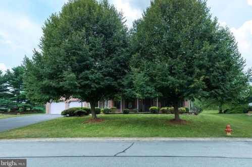 2616 Standardbred Dr, Lancaster PA  17603-4161 exterior