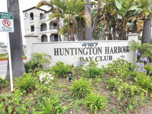 4167 Warner Ave, Huntington Beach CA  92649-4258 exterior