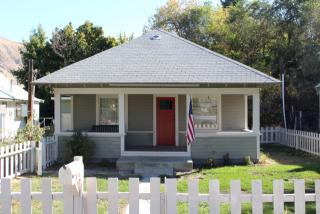 215 Washington St, Cashmere, WA 98815-1142