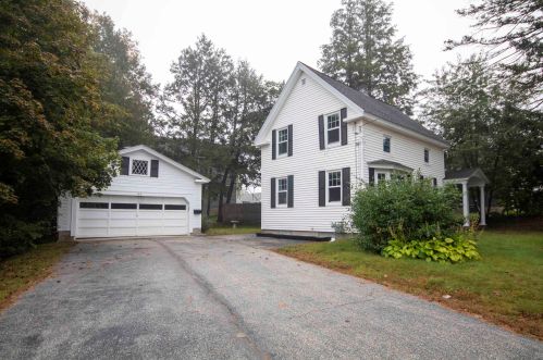 135 Amherst St, Nashua, NH 03064-1301