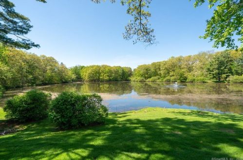 11 Lakeview Dr, Southington CT  06489-3462 exterior