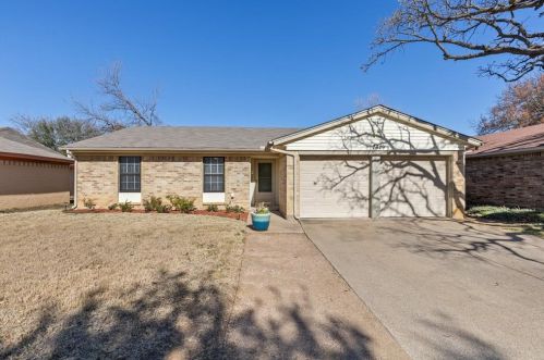 7629 Woodfield Rd, Fort Worth, TX 76112-6043