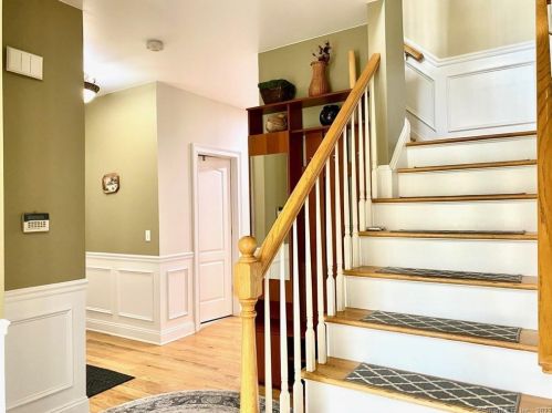 276 Soundview Ave, Huntington CT  06484-2137 exterior