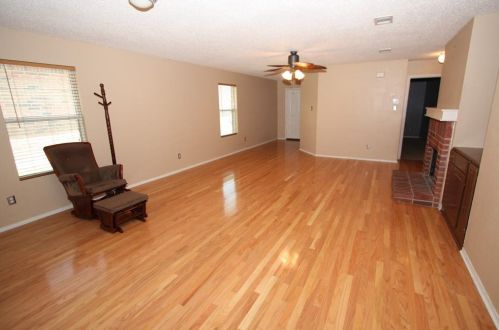 5221 Bedfordshire Dr, Fort Worth TX  76135-1438 exterior