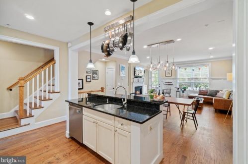 8916 Ct Way, Silver Spring MD 20910-2276 exterior