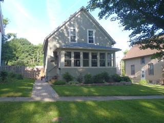 108 2nd St, Green Oaks, IL 60048-2208