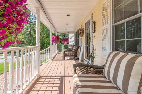 78 Clover Ln, Brewer, ME 04412-1389