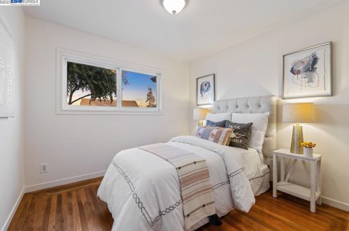 1381 Marybelle Ave, San Leandro CA 94577-2319 exterior