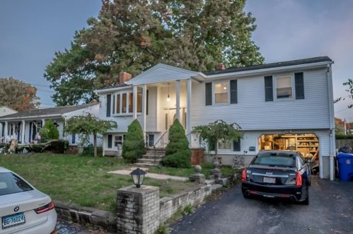 2 Vineland Ave, Providence, RI 02911-1320