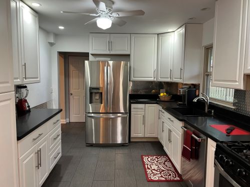 556 Juniper Dr, Naperville, IL 60540-7229