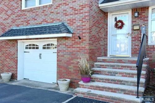 204 Raymond St, Hasbrouck Heights, NJ 07604-1724