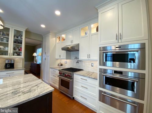 18 Newtown Blvd, Trenton, NJ 08691-4108