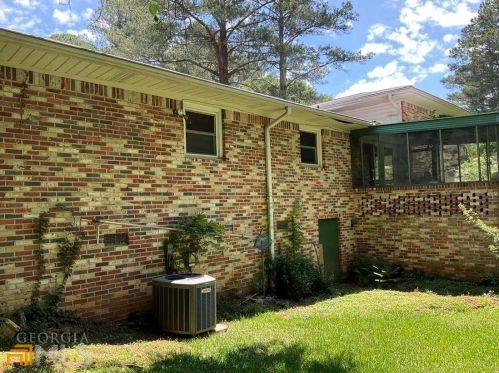 466 Milligan Dr, Stone Mountain, GA 30083-4033