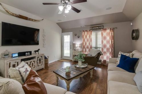 524 Crown Oaks Dr, Fort Worth TX  76131-4264 exterior