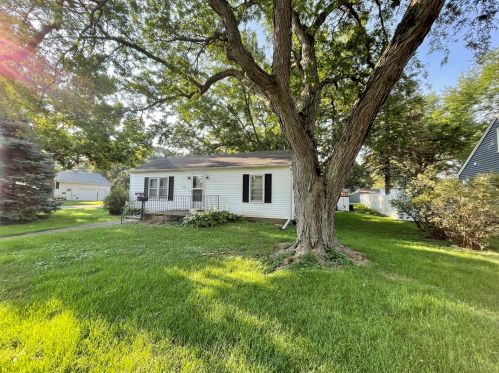 704 Central Ave, Hollowayville, IL 61356-1828