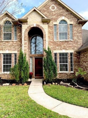 9122 Red Stag Ln, Conroe, TX 77303-1300
