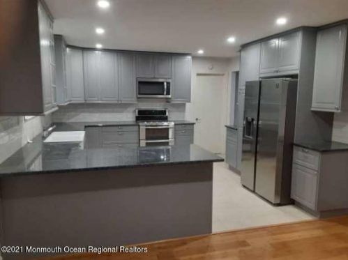 28 Moak Dr, Hazlet, NJ 07730-1422