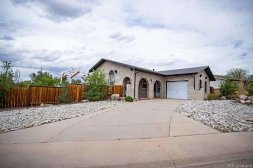 121 Kahil Pl, Wattenburg, CO 80621-1219