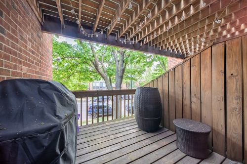 2045 Larrabee St, Chicago IL  60614-4424 exterior