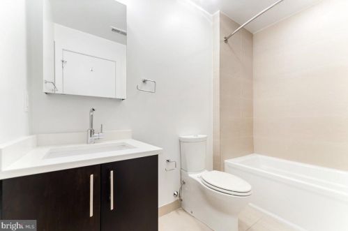 154 Front St, Philadelphia PA  19106-0020 exterior