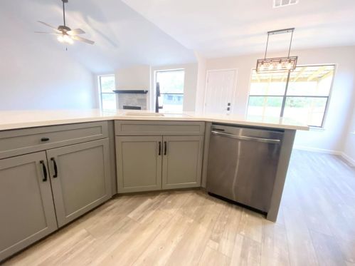 3838 Arrow Dr, Austin TX  78749-3916 exterior