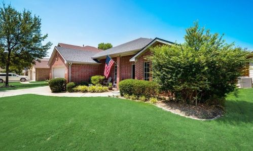 7613 Parkwood Plaza Dr, Fort Worth, TX 76137-4385