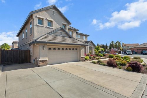 898 Hampton St, Vacaville, CA 95687-8235