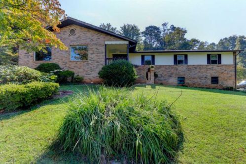1529 Crestwood Dr, Mcghee Tyson Ang Base, TN 37777-4617