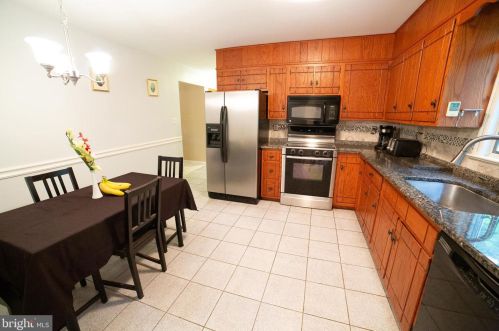 102 Suncrest Rd, Lancaster PA  17601-4834 exterior