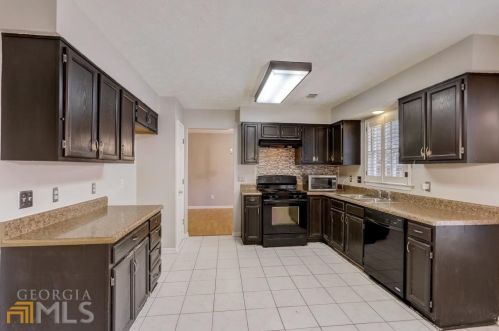 3099 Regency Park Dr, Lithonia, GA 30038-1520