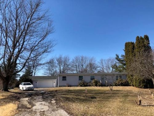 609 10th St, Aledo, IL 61231-2323